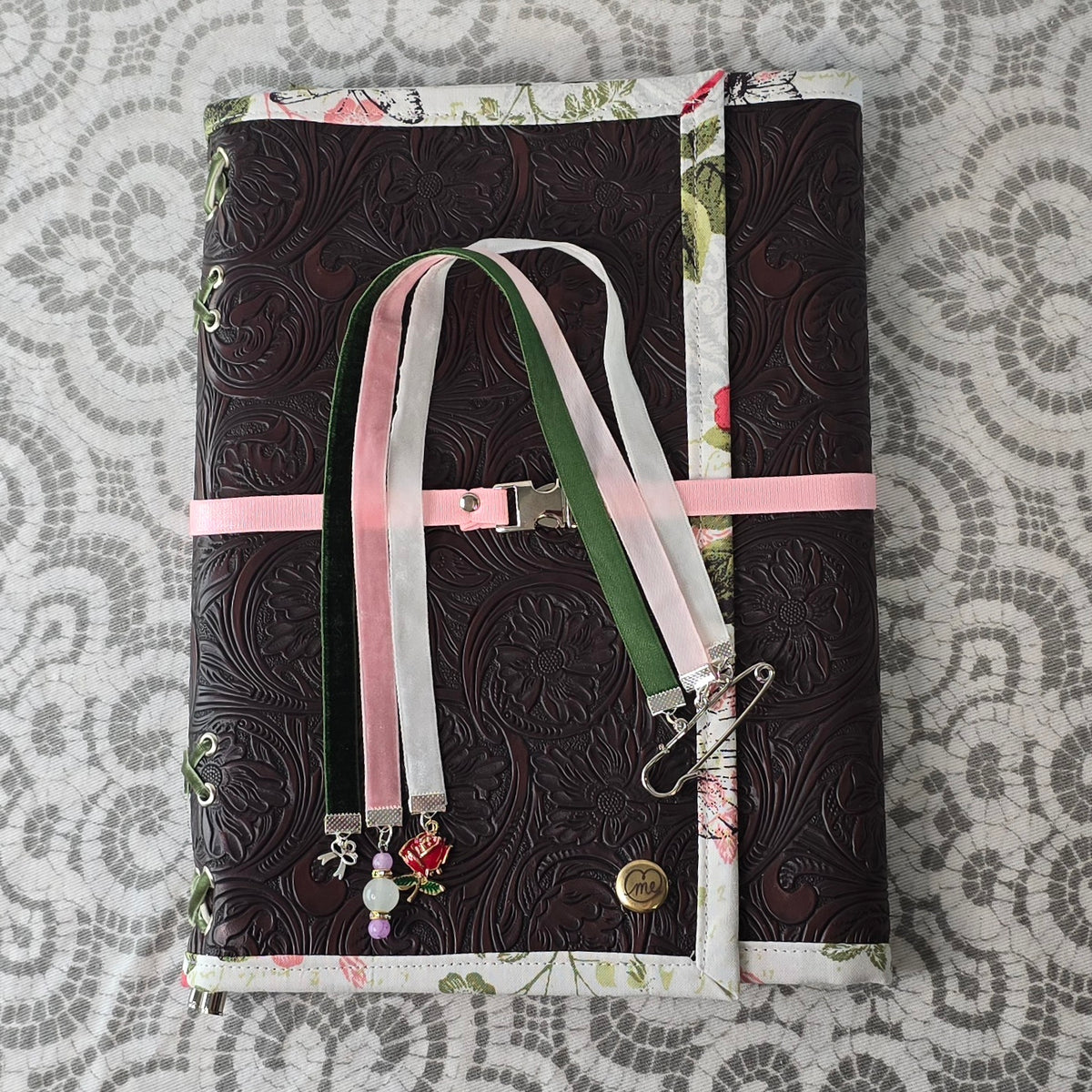 The Companion - Brown & Light Pink & Poppies