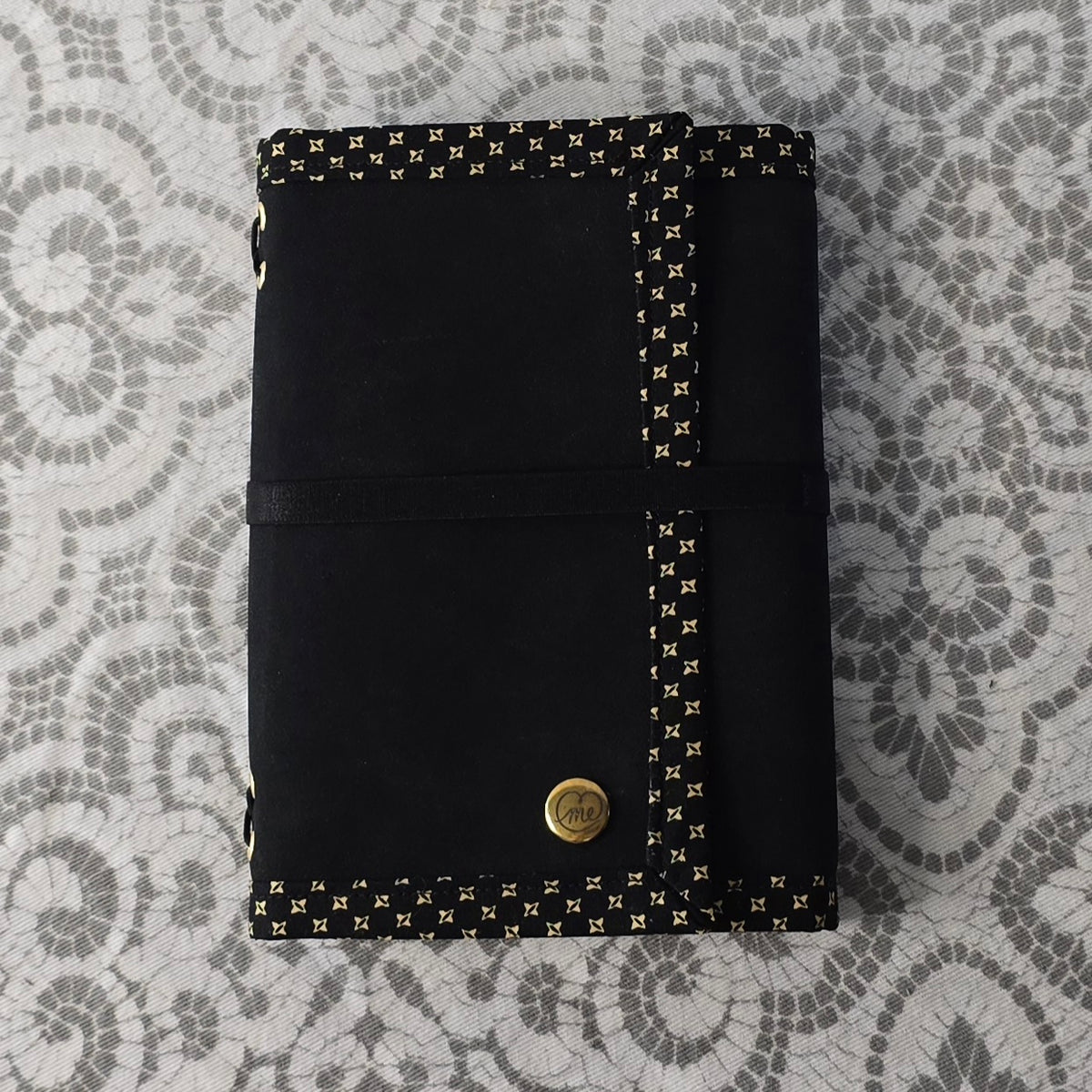 Go Companion - Black & Yellow Diamonds