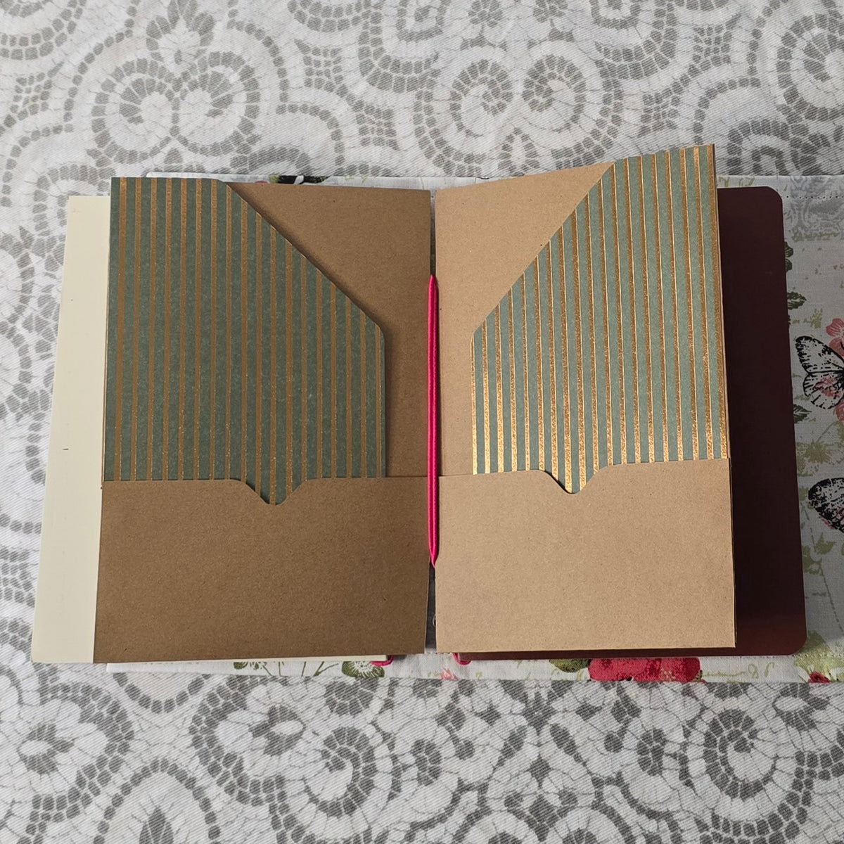 Go Companion - Brown & Light Pink & Poppies